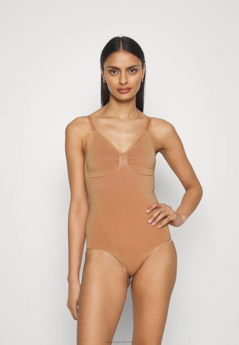 femei corp nud Anna Field22841021