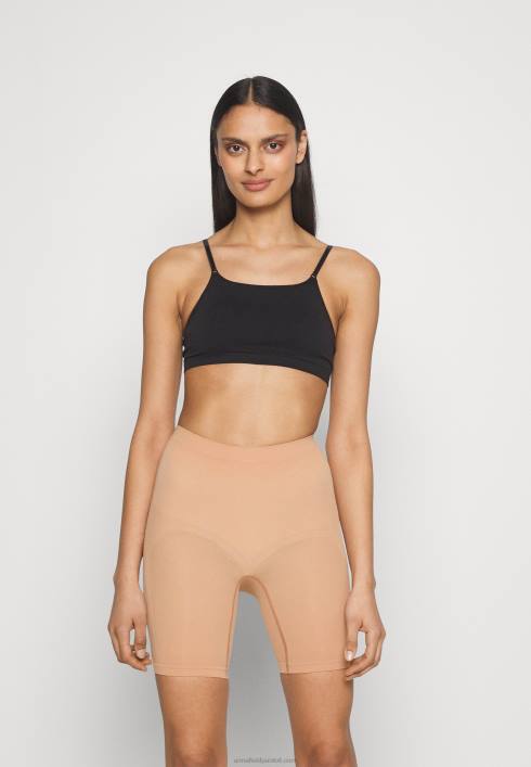 femei haine modelate nud Anna Field22841031