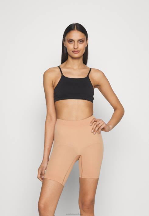 femei haine modelate nud Anna Field22841031