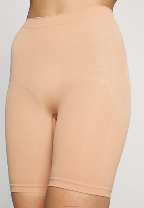 femei haine modelate nud Anna Field22841031