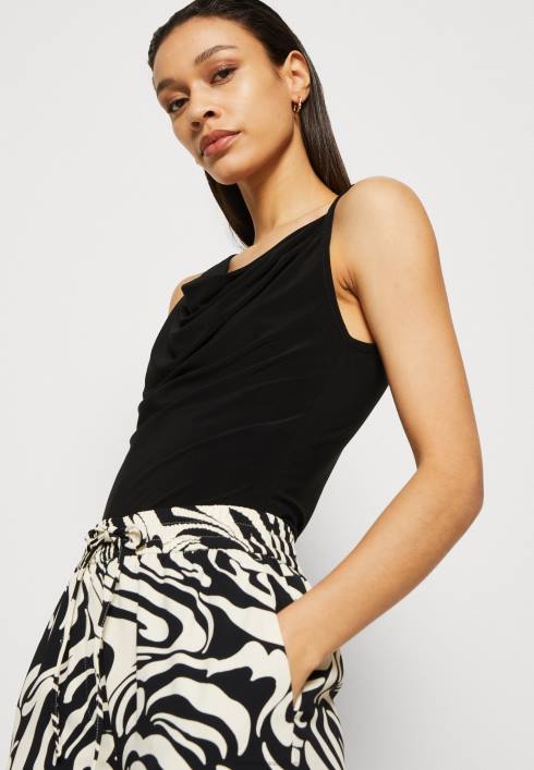 femei negru de sus Anna Field2284386