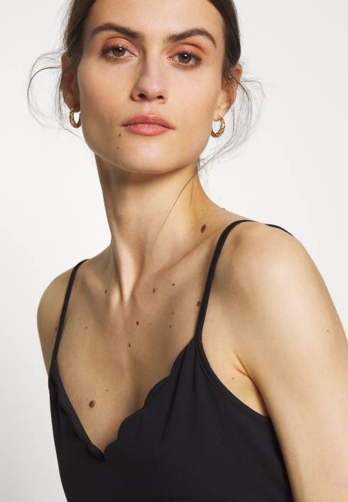 femei negru de sus Anna Field2284415