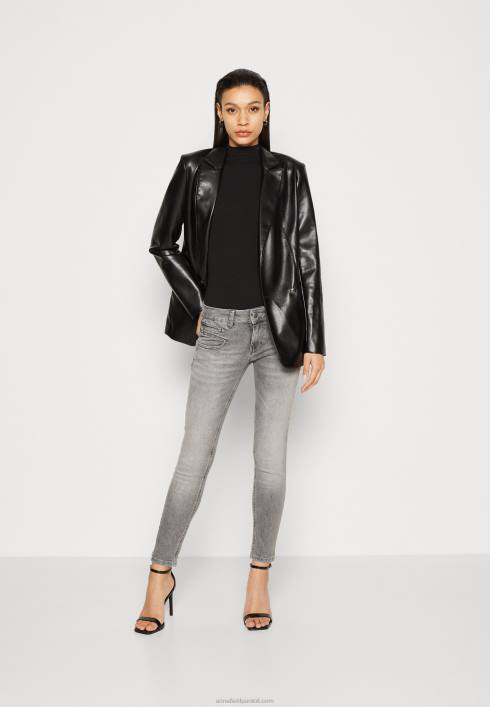 femei negru de sus Anna Field2284466