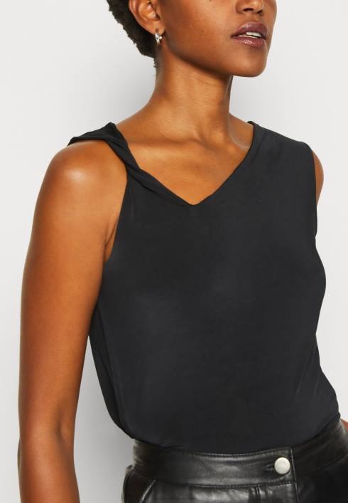 femei negru de sus Anna Field2284474