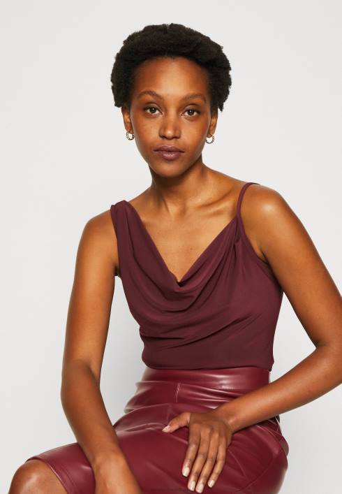 femei sus roșu închis Anna Field2284417