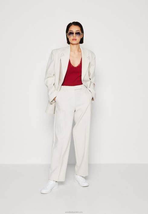 femei sus roșu închis Anna Field2284497