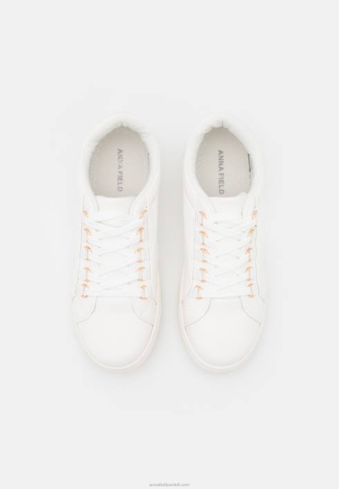 femei antrenori albi Anna Field22841171