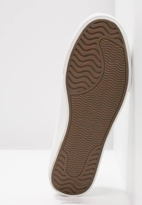 femei antrenori albi Anna Field22841181