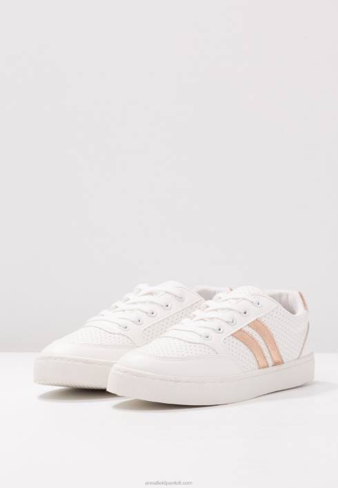 femei antrenori albi Anna Field22841195